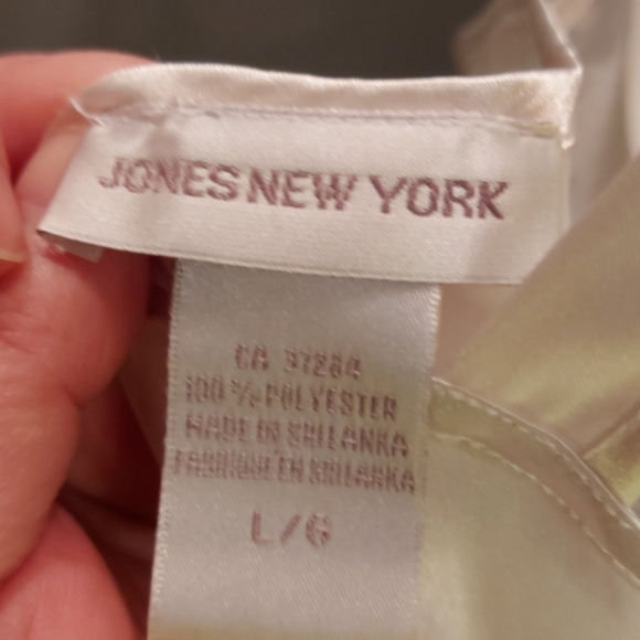 Nightgown & Housecoat - Picture 11 of 11